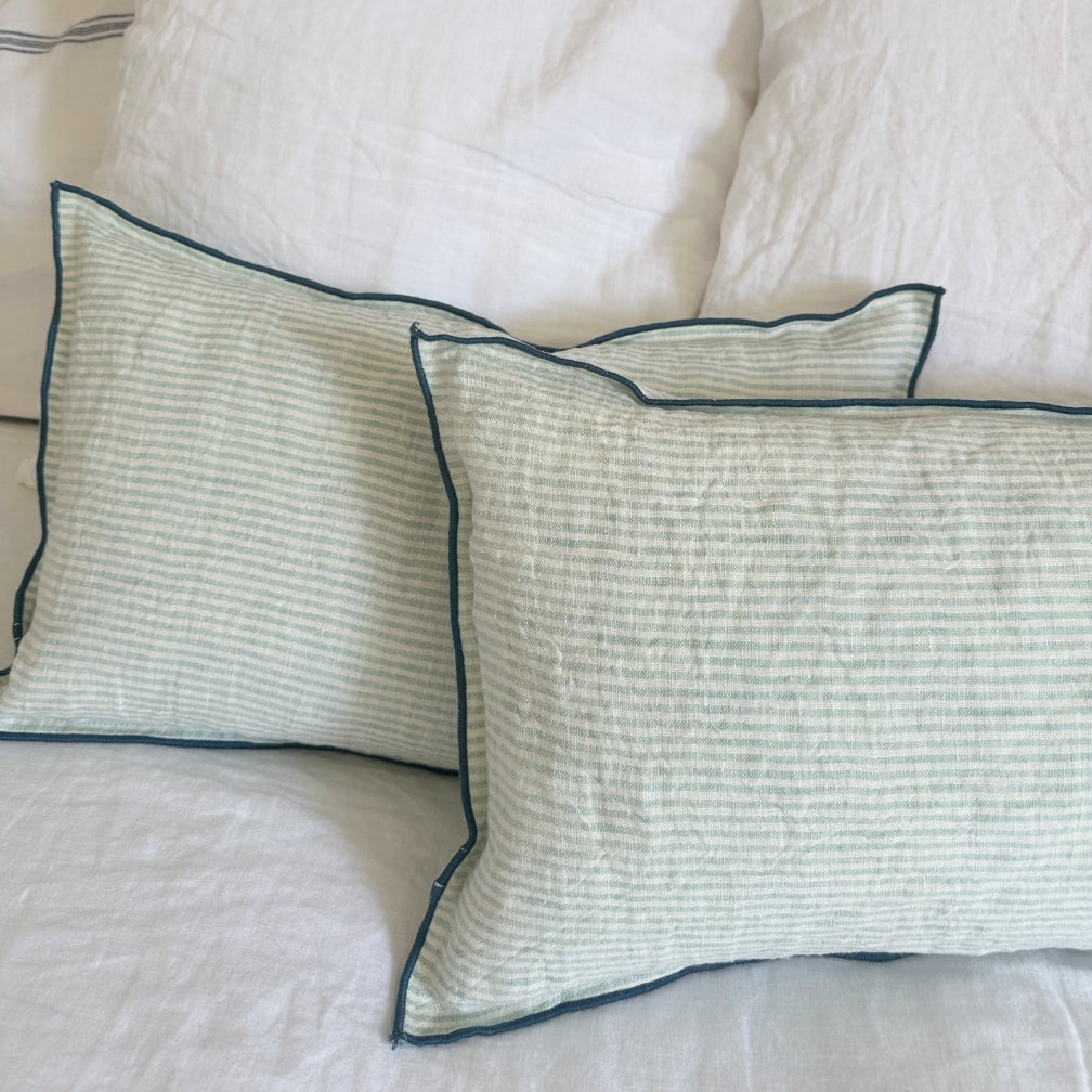 coussins en lin rayés bleu et balnc