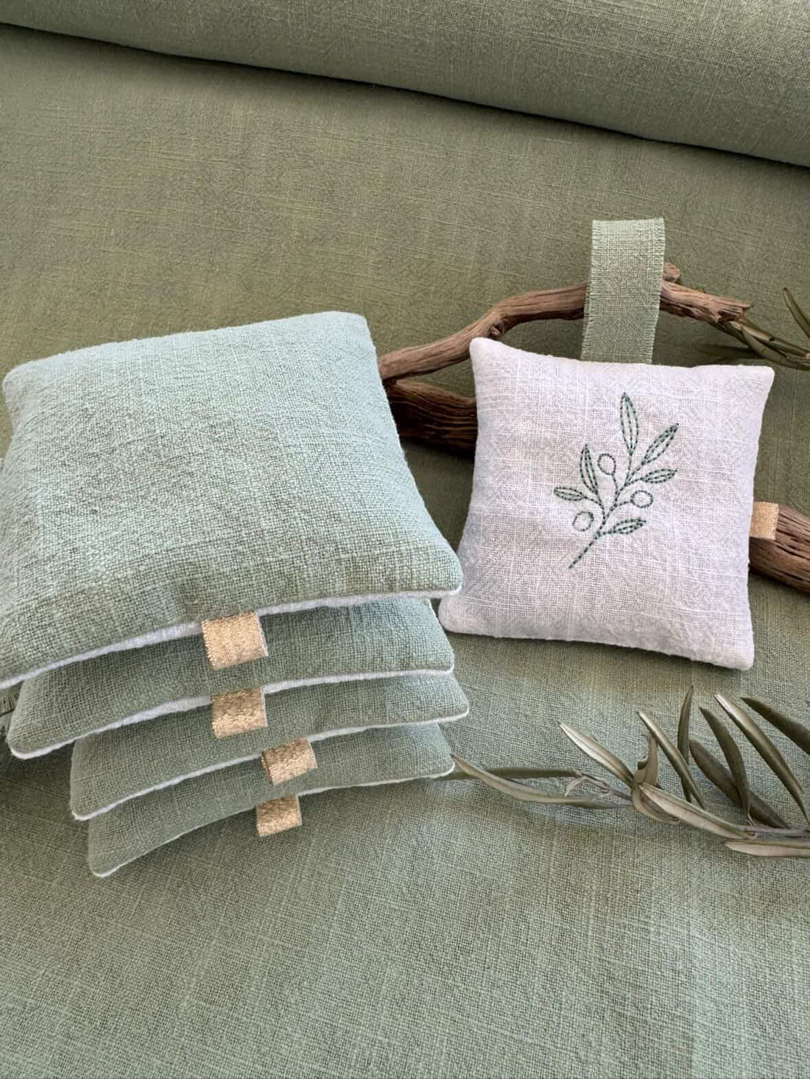 Sachet de lavande brodé